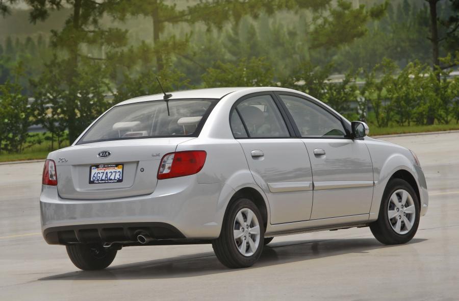  Kia Rio 2010 года  (фото 11 из 21)